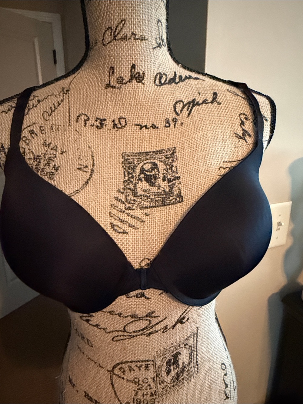 Victoria's Secret- T-shirt lightly lined Demi razorback bra, mesh detail
